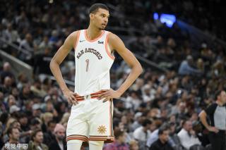 停留在中场 停留在中场